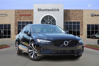 Used 2022 Volvo S60 B5 Momentum w/ Premium Package
