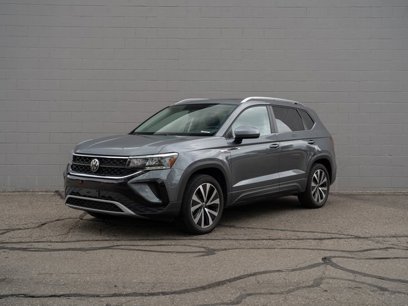 Used 2022 Volkswagen Taos SE w/ Panoramic Sunroof Package