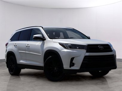 Used 2019 Toyota Highlander SE