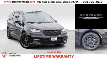 New 2025 Chrysler Pacifica Select