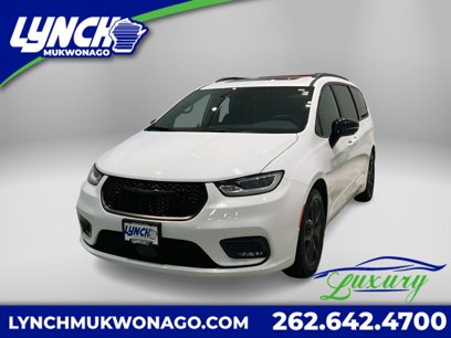 Used 2024 Chrysler Pacifica Limited w/ S Appearance Package
