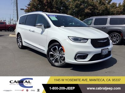 Used 2024 Chrysler Pacifica Pinnacle