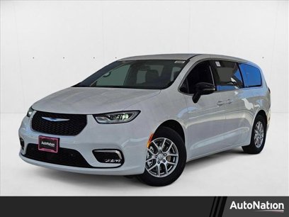 New 2025 Chrysler Pacifica Select w/ Uconnect Theater Family Group