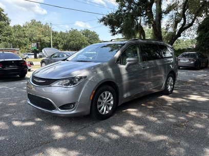 Used 2017 Chrysler Pacifica Touring-L w/ 13 Speaker Alpine Sound Group