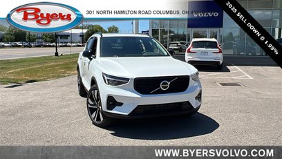 New 2025 Volvo XC40 B5 Plus w/ Climate Package