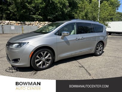Used 2017 Chrysler Pacifica Limited w/ Tire & Wheel Group