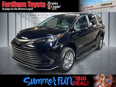 Used 2025 Toyota Sienna LE