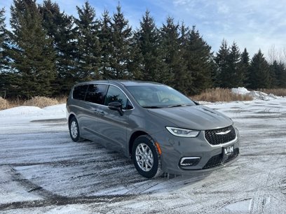 New 2025 Chrysler Pacifica Select