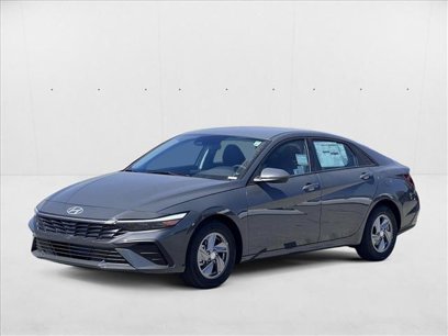 New 2025 Hyundai Elantra SE