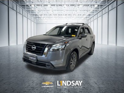 Used 2023 Nissan Pathfinder SV