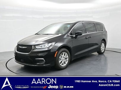 New 2026 Chrysler Pacifica Select