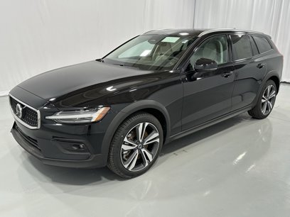 New 2025 Volvo V60 B5 Cross Country Plus w/ Protection Package Premier