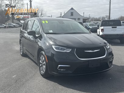 Used 2023 Chrysler Pacifica Touring-L