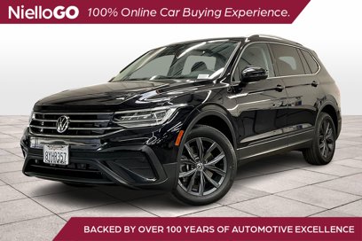 Used 2022 Volkswagen Tiguan SE w/ Panoramic Sunroof Package