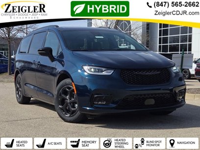 New 2025 Chrysler Pacifica Select