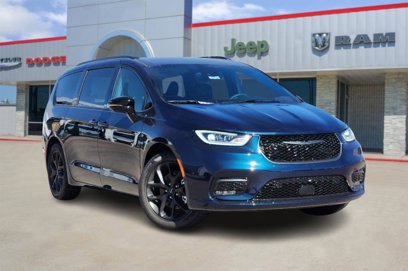 New 2024 Chrysler Pacifica Touring-L w/ S Appearance Package