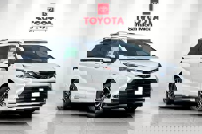 New 2025 Toyota Sienna Platinum