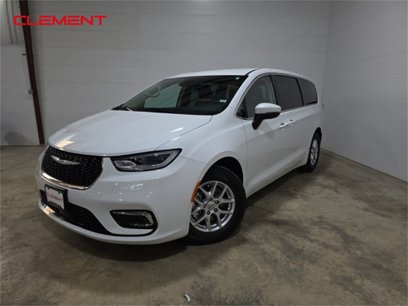 Used 2023 Chrysler Pacifica Touring-L