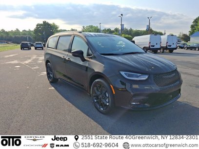 New 2025 Chrysler Pacifica Limited
