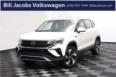 Used 2024 Volkswagen Taos SE w/ Panoramic Sunroof Package