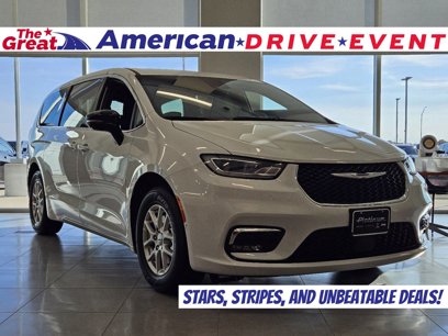 New 2025 Chrysler Pacifica Select