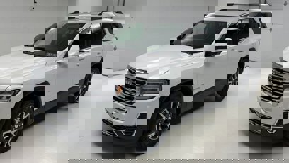 Used 2023 GMC Acadia SLE w/ Driver Convenience Package