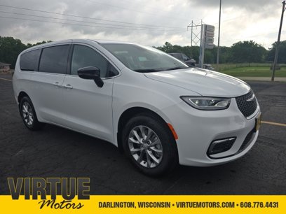 New 2025 Chrysler Pacifica Select w/ Uconnect Theater Family Group