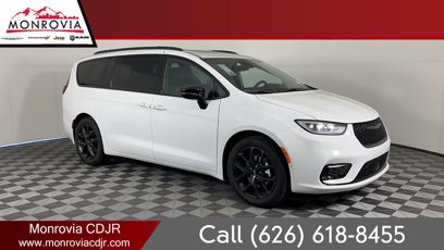 New 2025 Chrysler Pacifica Limited