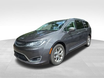 Used 2019 Chrysler Pacifica Limited w/ Advanced Safetytec Group
