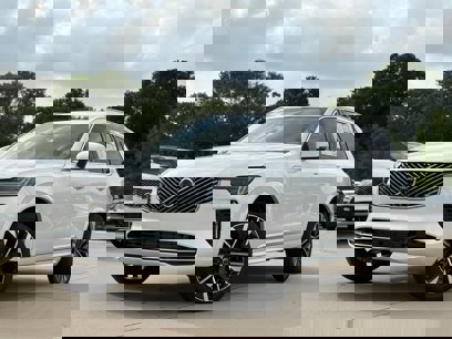 New 2025 Volvo XC90 T8 Plus w/ Protection Package Premier