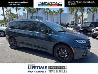 New 2025 Chrysler Pacifica Limited