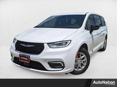 New 2025 Chrysler Pacifica Select