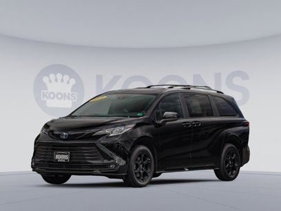 Used 2025 Toyota Sienna XLE Woodland Edition