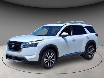 New 2025 Nissan Pathfinder Platinum w/ Cargo Package