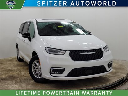 New 2025 Chrysler Pacifica Select w/ Uconnect Theater Family Group
