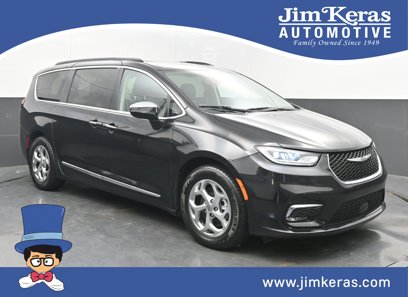 Used 2023 Chrysler Pacifica Limited