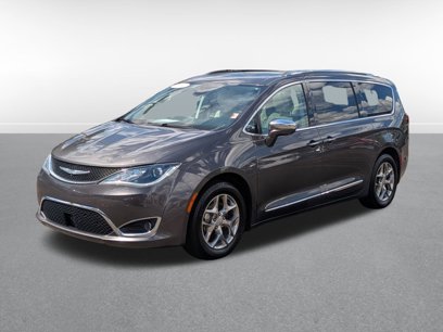 Used 2017 Chrysler Pacifica Limited w/ Advanced Safetytec Group