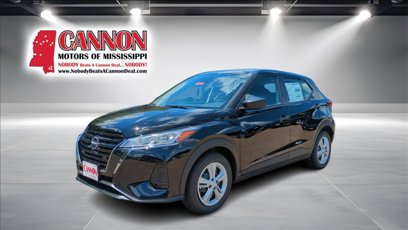 New 2025 Nissan Kicks Play S