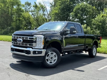 New 2025 Ford F350 XLT w/ FX4 Off-Road Package