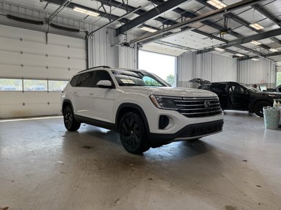 Used 2024 Volkswagen Atlas SE w/ Black Wheel Package