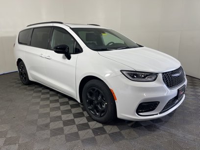 New 2025 Chrysler Pacifica Premium