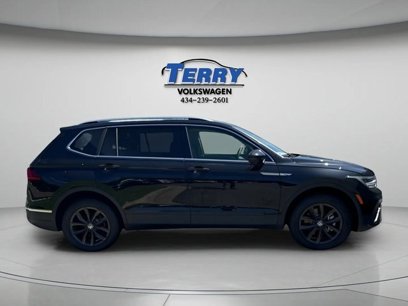 New 2024 Volkswagen Tiguan SE w/ Panoramic Sunroof Package