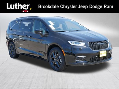 New 2025 Chrysler Pacifica Limited