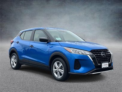 New 2025 Nissan Kicks Play S