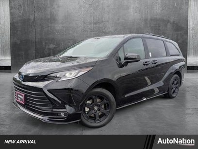New 2025 Toyota Sienna XLE Woodland Edition