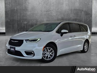 Used 2023 Chrysler Pacifica Touring-L