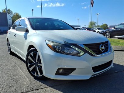 Used 2017 Nissan Altima 2.5 SR w/ LED Appearance Package