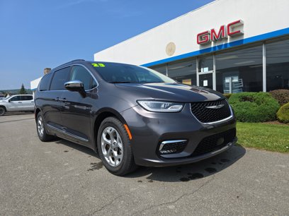 Used 2023 Chrysler Pacifica Limited