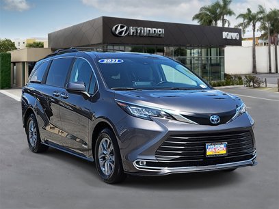 Used 2021 Toyota Sienna XLE