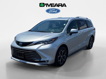 Used 2025 Toyota Sienna Platinum